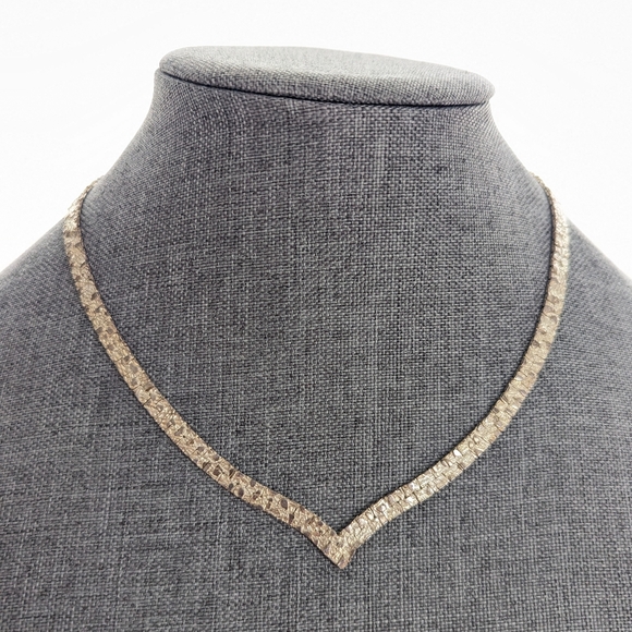 Vintage Estate Light Gold Tone Serpentine Snake Chain V Point Necklace - Picture 1 of 4